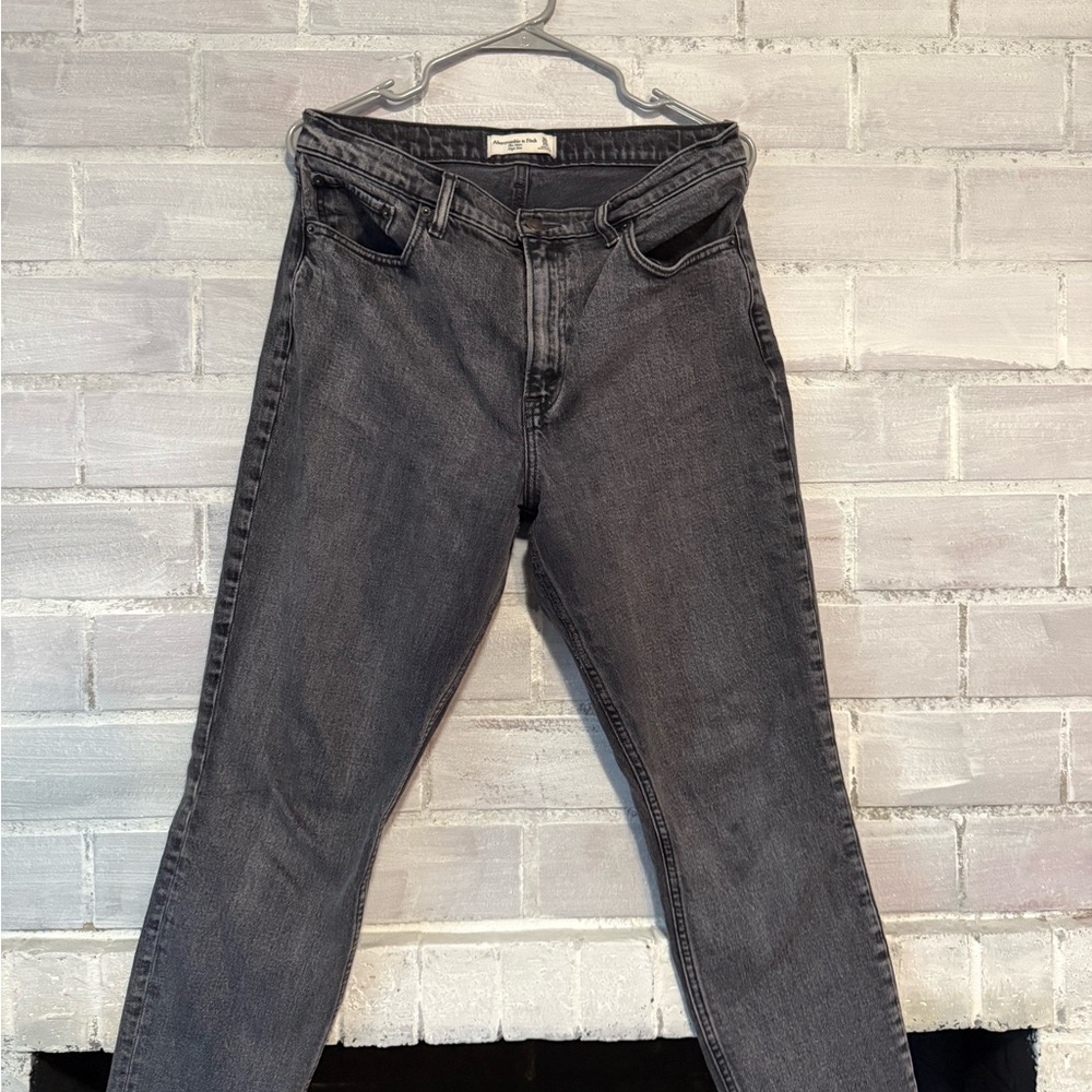 Abercrombie & Fitch High Rise Mom Jeans